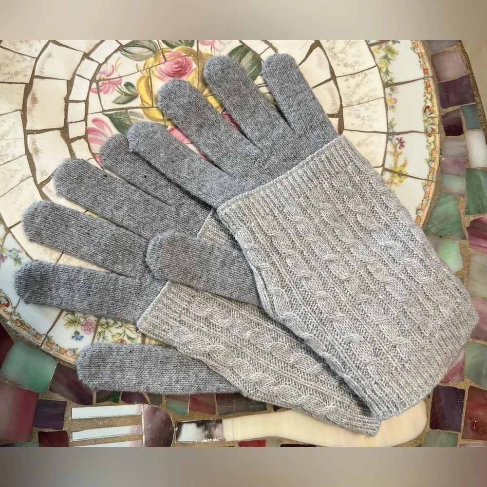 N/A grey knitted